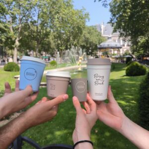 Tasses réemployables Billie Cup, sur la place Jean Jaures à Saint-Etienne