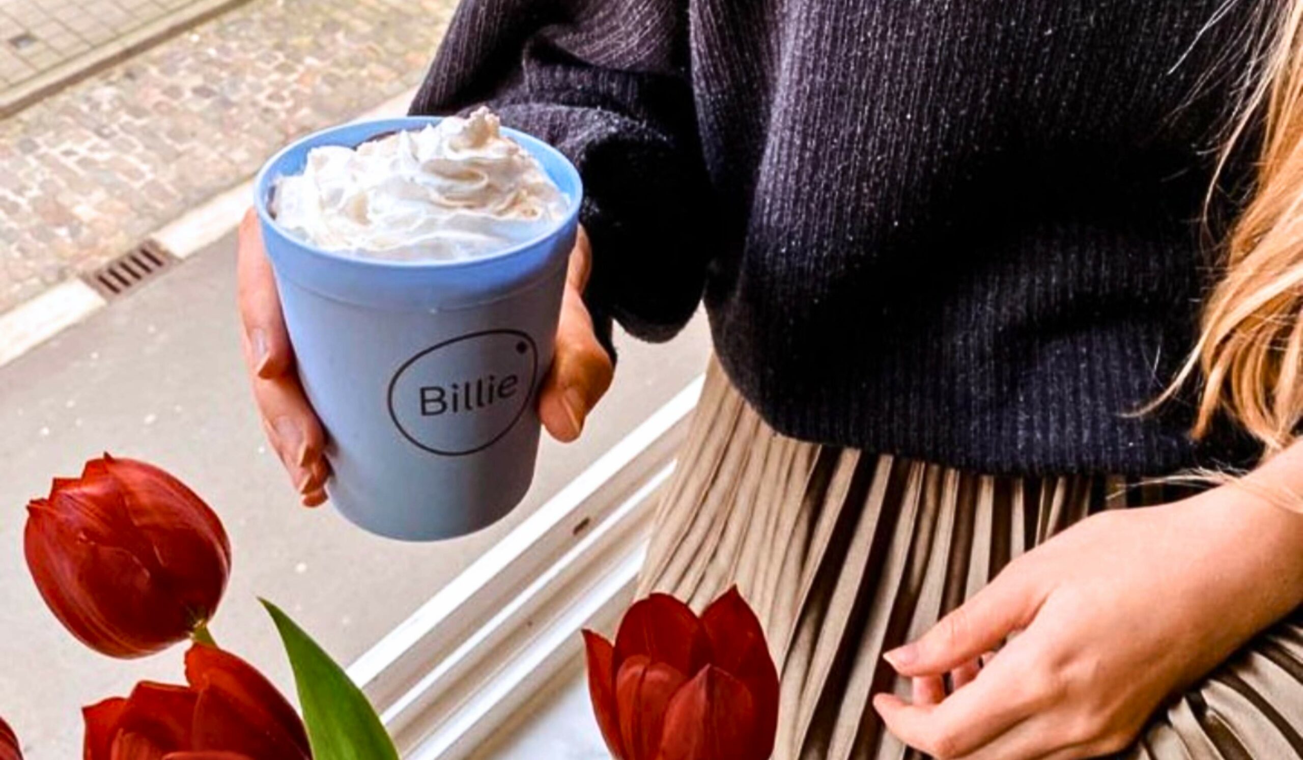 Billie Cup latte & roses